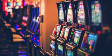 How does volatility work in video slot machines